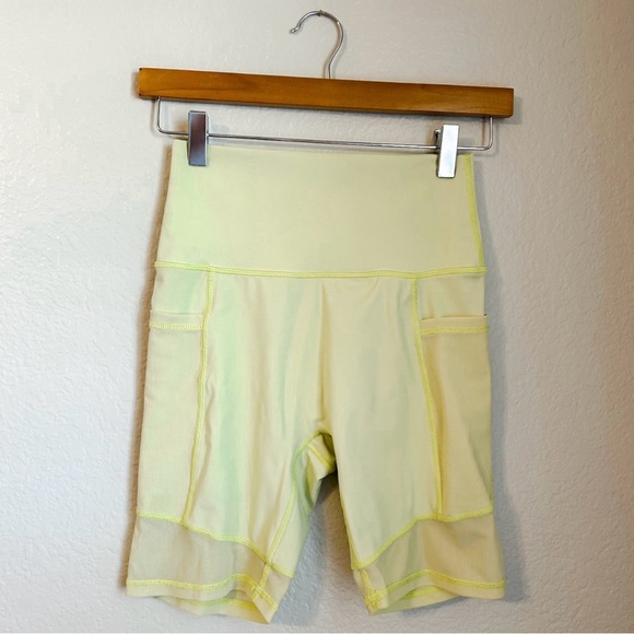 Aerie Chill. Play. Move. Citron Yellow Women’s Biker Mesh Shorts, Size Medium - Picture 2 of 8